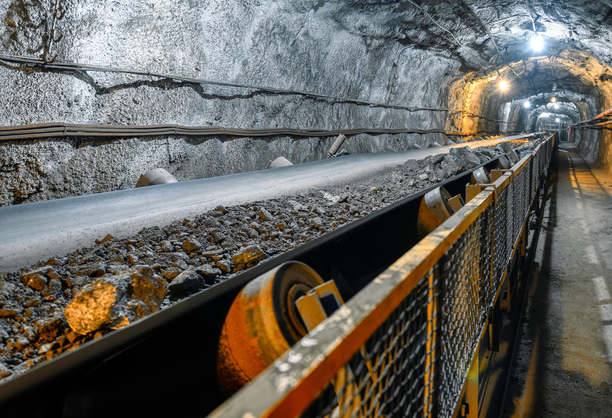 Novel Infrastructureless System for Monitoring Underground Tunnel Convergence