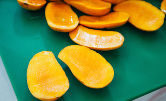 Nanoparticles Made From Mango Fruit Waste with Antibacterial and Antioxidant Properties